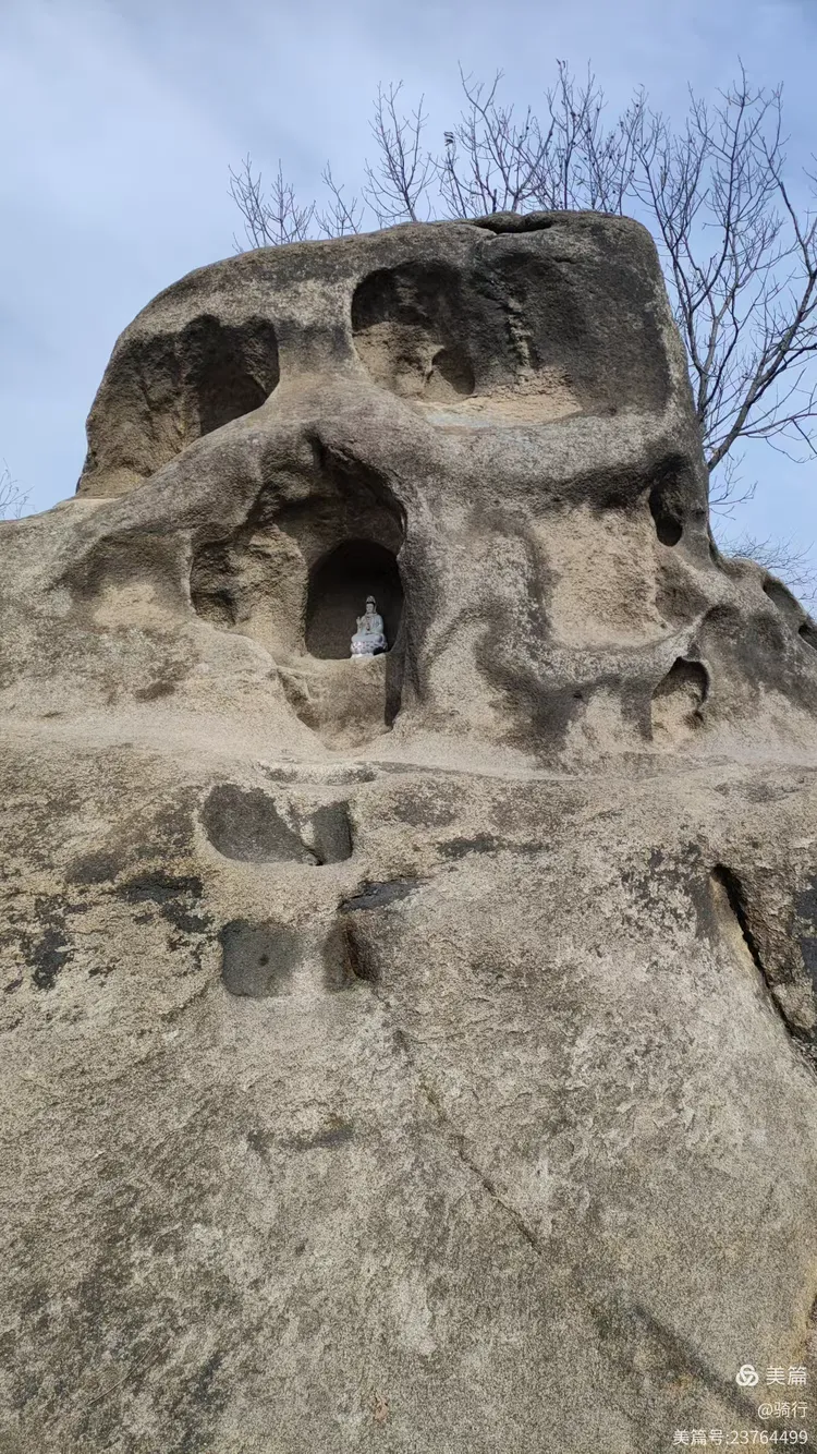 泌阳县马谷田义合寨观奇石